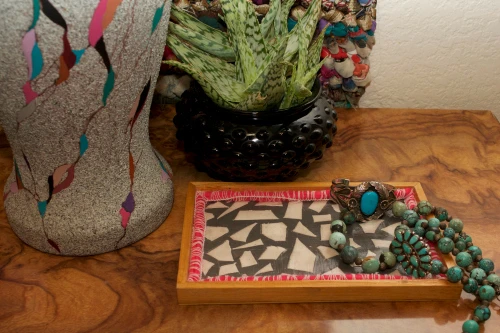 Learn how to make your own terrazzo trays with this easy project tutorial! Use air dry clay to create this trendy look. #terrazzo #airdryclay